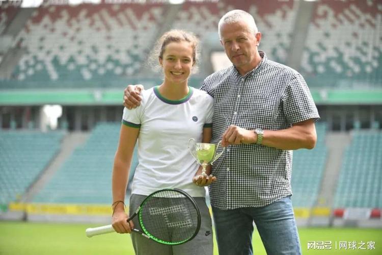 持自己读牌 持自己读牌